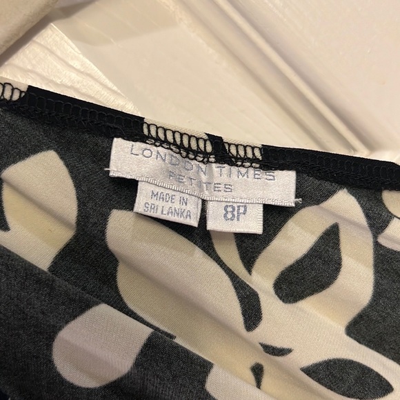 Black and white faux wrap v neck dress - Picture 5 of 8